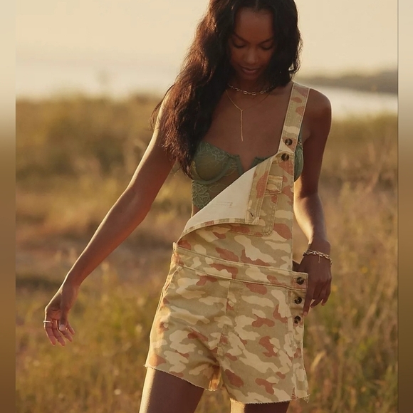 Anthropologie Pilcro Camo Overalls Romper In Pastel Green Motif NWT - Picture 2 of 12
